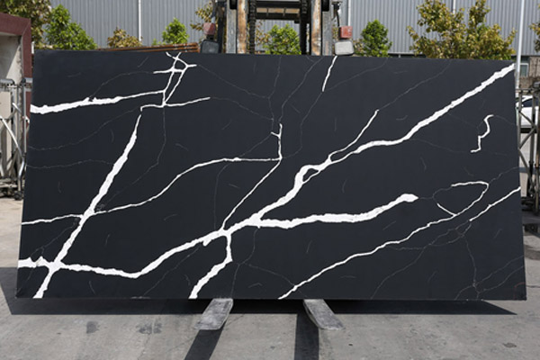 Black and white quartz slab 